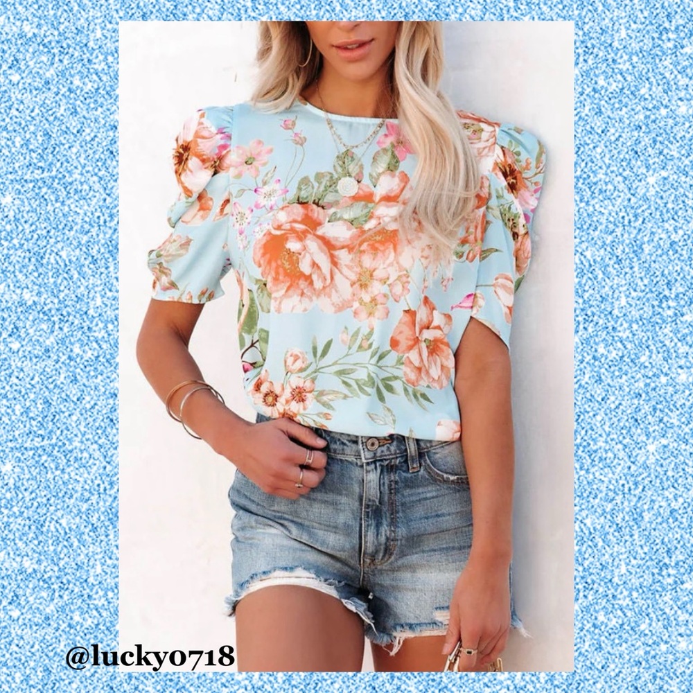 Vici EUC Warmer Days Floral Puff Short Sleeve Top in Blue Multi Sz S